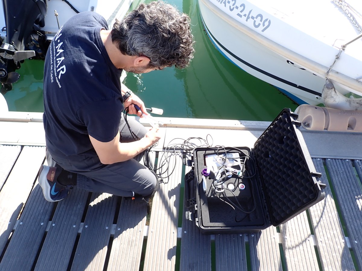 BioEcoFunc's tweet photo. Last Tuesday our colleagues @IgnacioGestoso and @Ana_SolerF were at the marina Viento de Levante (Cádiz) to carry out the first phase of the experiment elaborated within the Intensive School of Advanced Graduate Studies (ISAGS) organized by @unipv and @SERCinvasions last January https://t.co/AmspQNX6D0