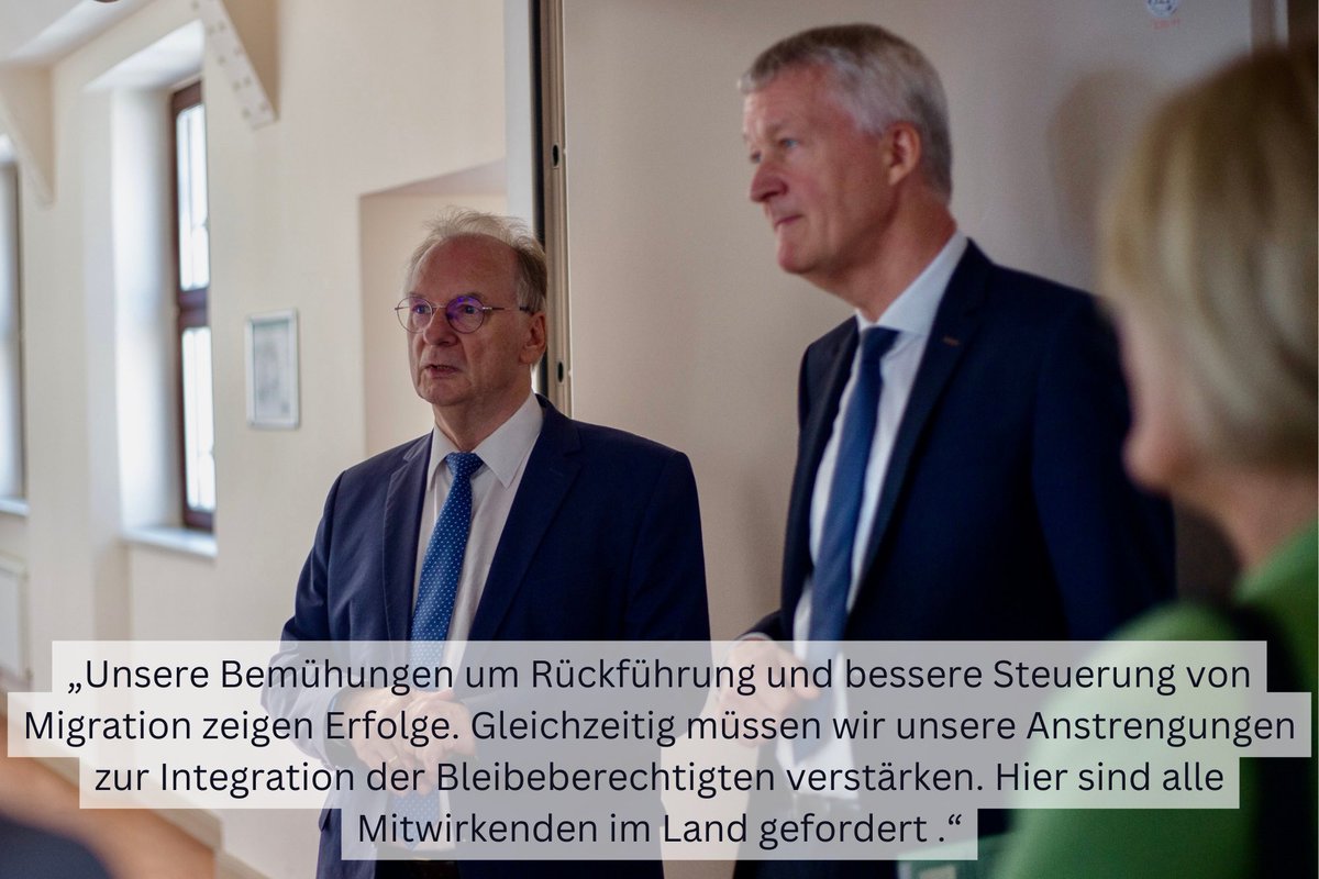 Ministerpräsident @reinerhaseloff besuchte heute das @LVwALSA, um sich über die aktuellen Entwicklungen der Flüchtlingssituation zu informieren. #lvwalsa #SachsenAnhalt