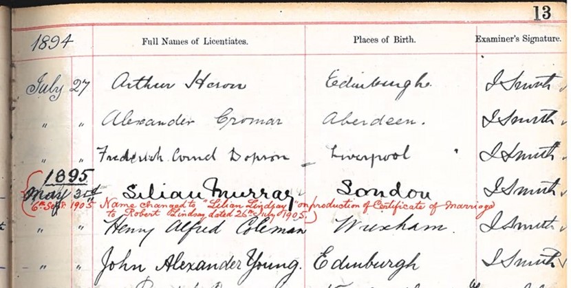 OTD 1895 Lilian Murray became the first woman to qualify as a dentist in the UK @RCSEd. Previously she attempted to enrol at the London Dental School but was refused entry to the building for fear of distracting male students, & was interviewed on the pavement outside the School!