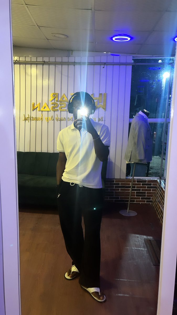 MissYanfe's tweet photo. It’s so cold out today 🥶❄️ why don’t you adapt faster by ordering your sweatshirt or sweatpant from me?🤭
  
Sweatshirt- 20,000
Sweatpants- 17,000

P.S : you can place your order in other colors as well to suit your gender🤭🧏🏾‍♀️ https://t.co/wZ3sDWheaF