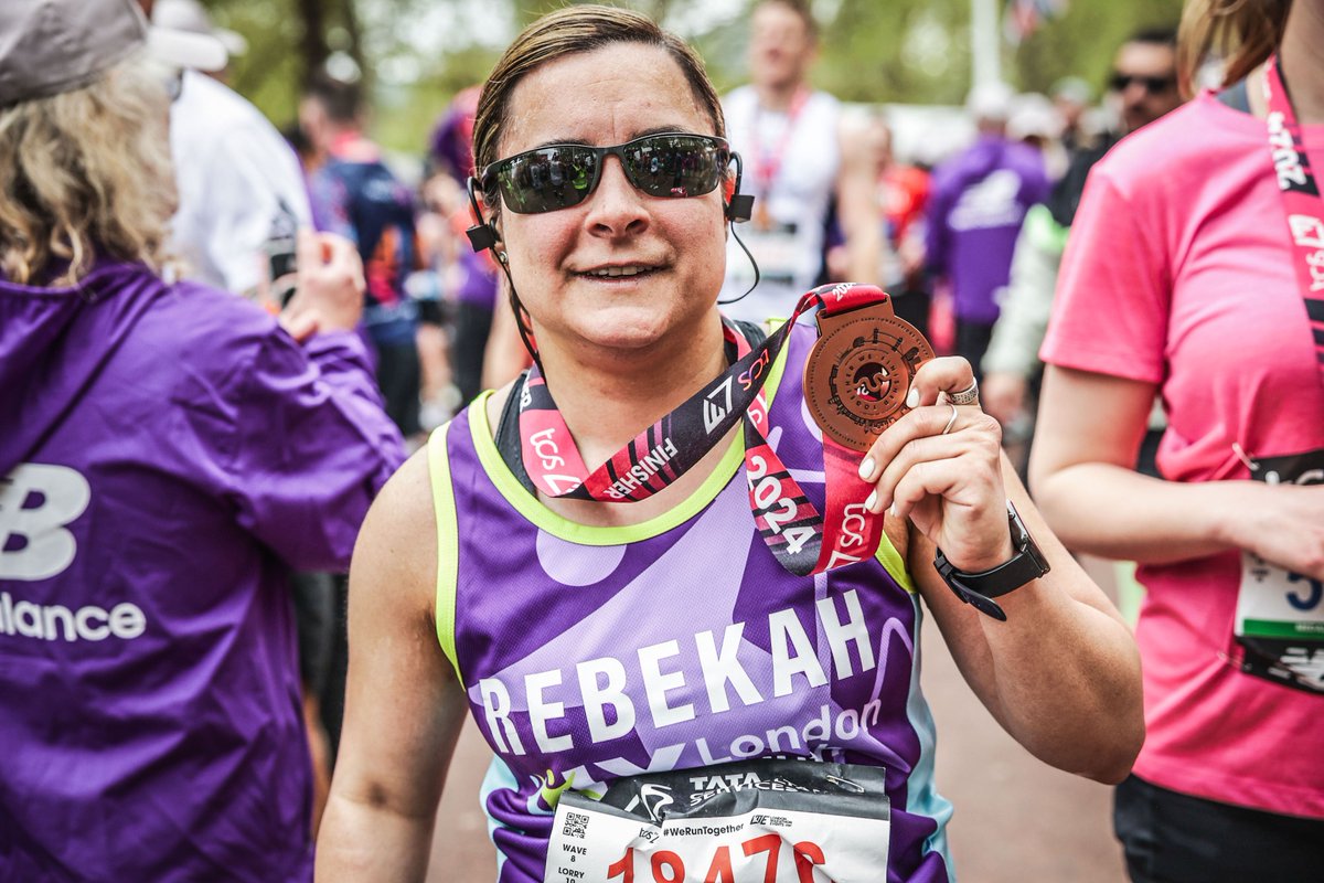 We love these amazing photos of our #TeamLY runners taking on the @LondonMarathon 2024 and getting their well deserved medals! 👏👏👏

Feeling inspired? Register your interest for 2025 now: forms.office.com/Pages/Response… 
#runforacharity  #LondonMarathon2025