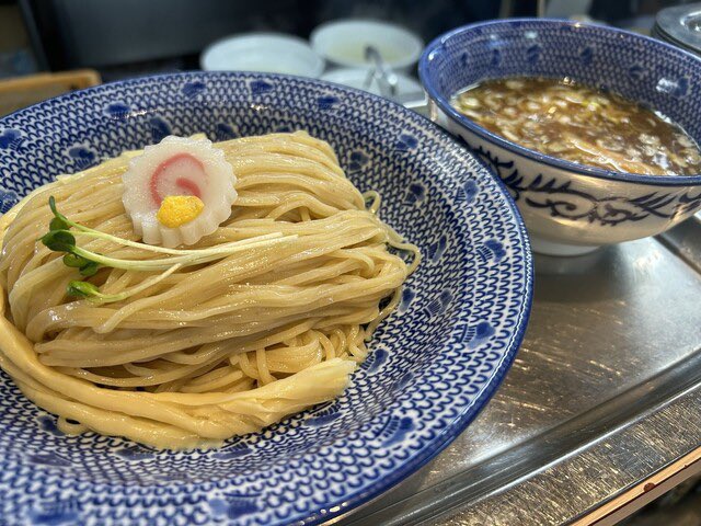 はじめてのタイヤ交換🛞
時間かかったけどよく出来ました👏
試運転がてらとしつぁんと合流し遅い昼めし旅へ🍜としつぁんのFXカムチェーンがすごい音してました🤣そうなる前にゼファー用のテンショナー買う事に決めました😜😜😜
#スーパーカブタイヤ交換
#ブロックタイヤ
#ディーストーン
#海空土