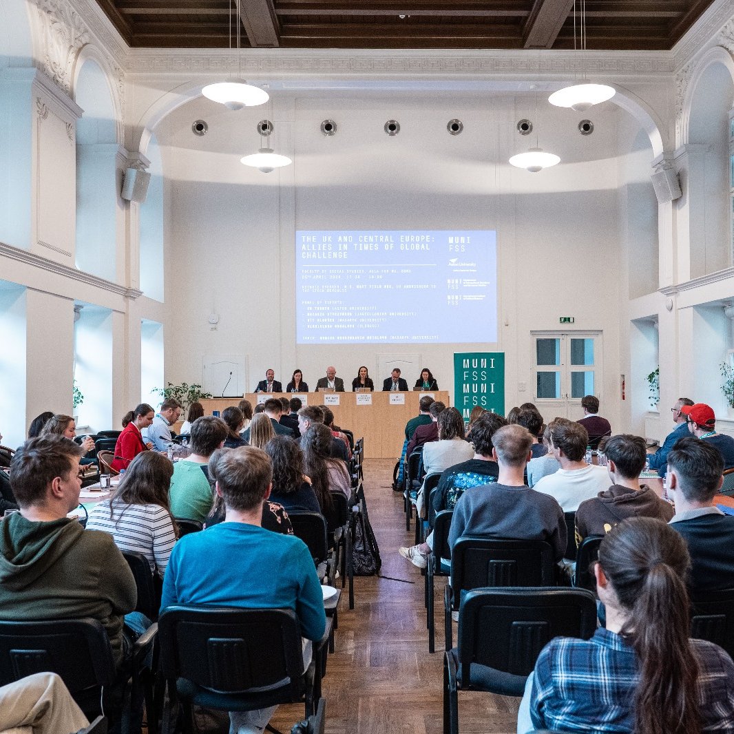 Na @muni_cz se vždy rád vracím. Nedávno jsme se studenty a akademiky probírali 🇬🇧 spojenectví se zeměmi střední Evropy.