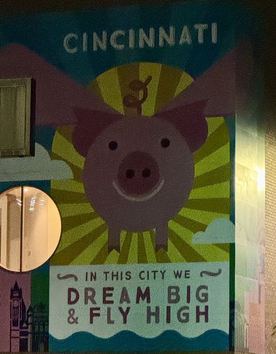 🐽 CINCINNATI 🐽 In this city we dream big & FLY HIGH! Live this morning at the @RunFlyingPig Expo with everything about gear, packet pickup, and staying safe & healthy! Come 🐷 with us on @WLWT!