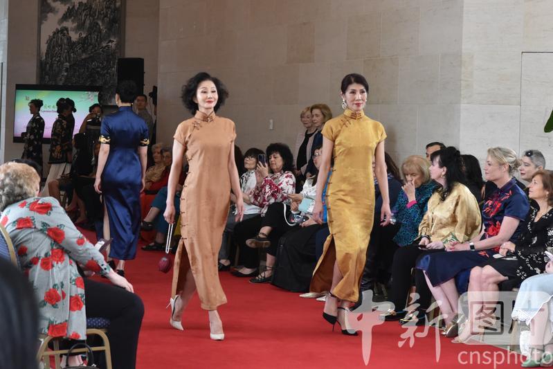 The “Experience Chinese Fashion and Art” activity co-sponsored by the Chinese Embassy in the United States, and the American Foreign Service Association launches in Washington D.C., the US, April 26, 2024, local time. (Photo by Sha Hanting/CNSPHOTO)#Chinesefashion