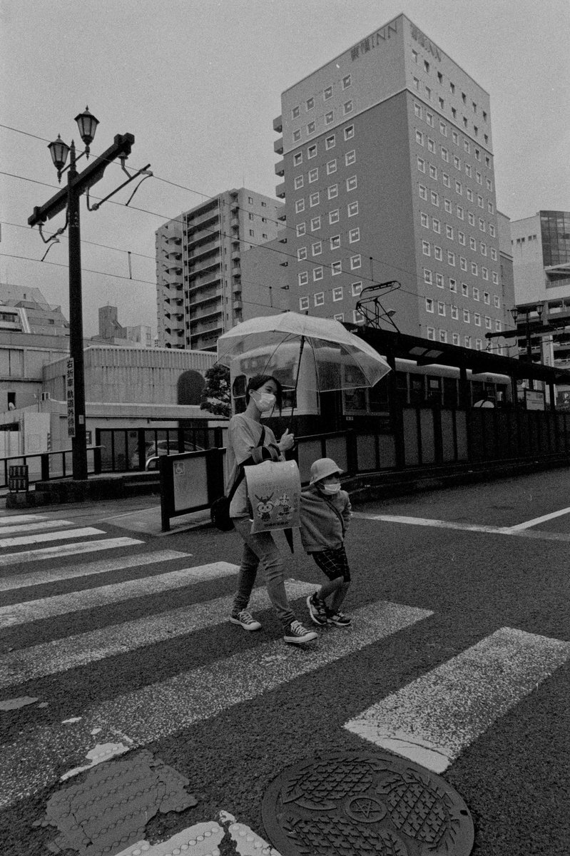 ilford delta3200
ilford dd−X 20℃  8分40秒
Nikonf100 Ai24mm
『あめふり』
#film #filmphotography #自家現像
#bnwfilm #35mmfilm  #フィルム写真
#streetphotography #monochrome