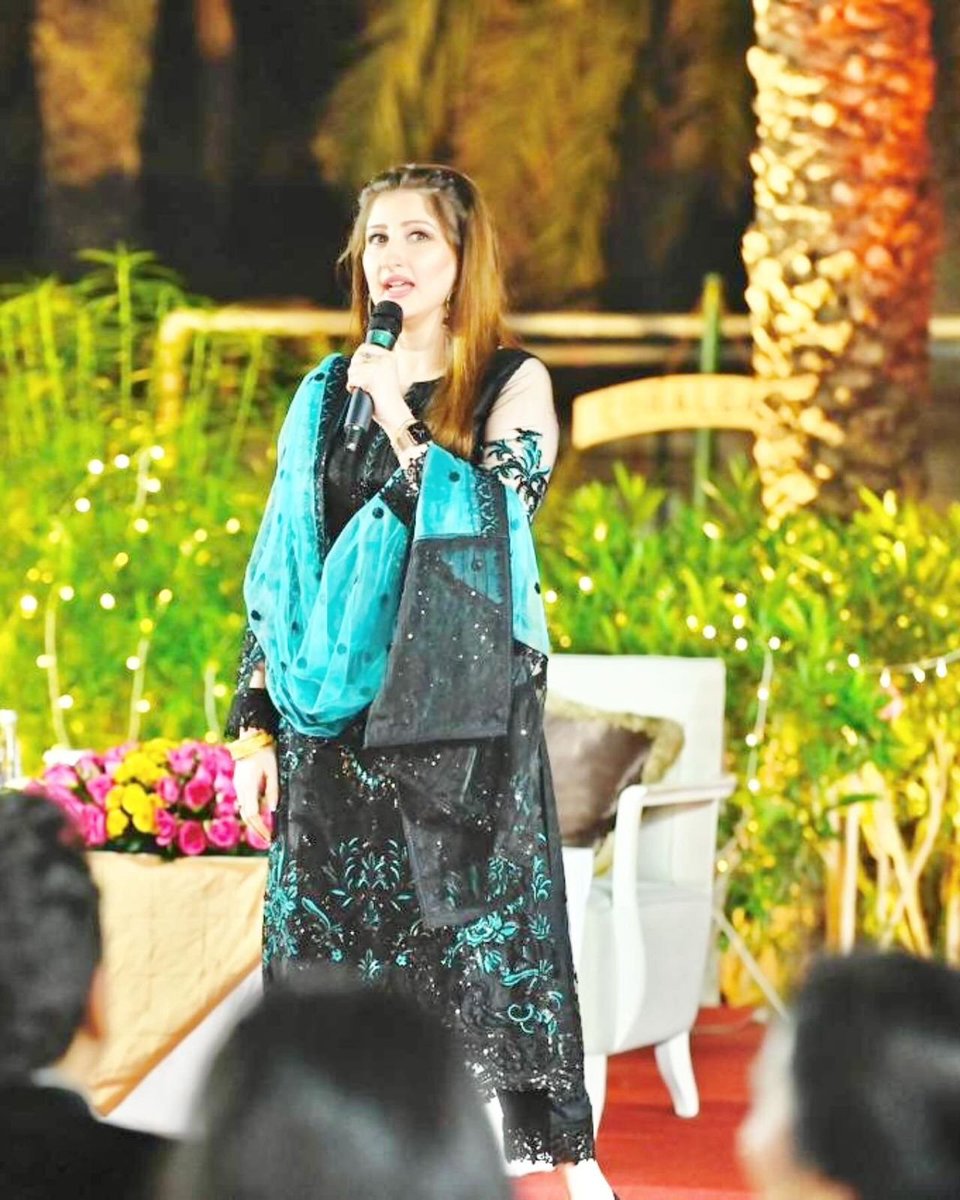 Lady in black! @DrArooba1 shines in elegant black attire at the Khabarhar Eid Milan party in the UAE! ✨🎉 #Eid #FlashbackFriday