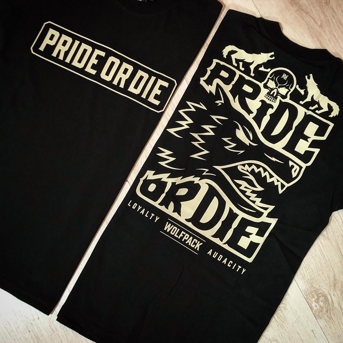 🆕️ Tshirt PRiDEorDiE 'WOLFPACK' V2 
👊 Disponible dès maintenant !
📦 Expédition sous 48h.
🐺 Become a #PRiDEorDiE members & join the #PoDfamily ! 
-----------------
🛒 prideordie.com
🌍 Worldwide delivery