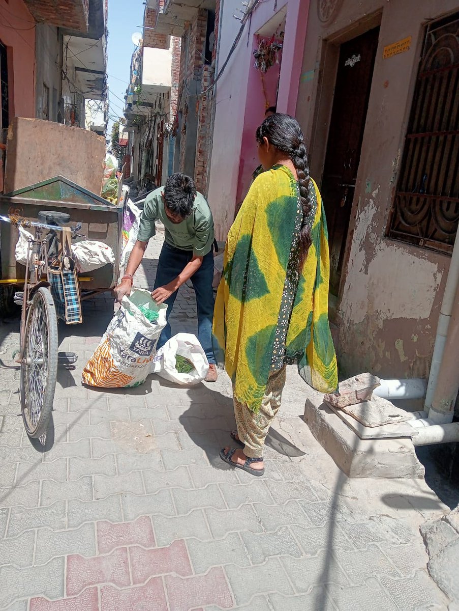 03.05.2024 door to door visit awareness regarding sources segregation and home composting ward no. 11 and awareabout harmful causes of single use plastic #SwachhBharat #reducereuserecycle