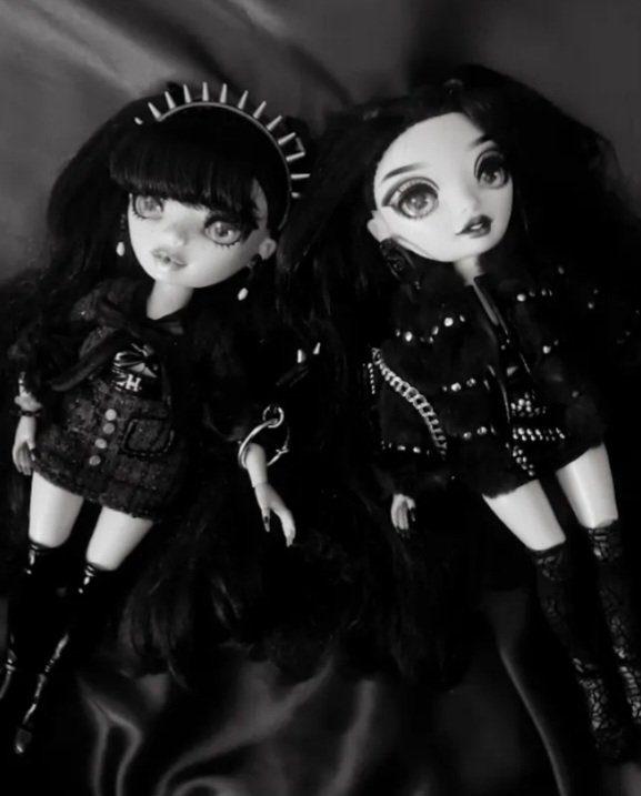 If N and V were any object in space, they would be the black hole at the center of my doll universe that never fails to pull me in in their own mysterious way.🖤💜 #rainbowhigh #shadowhigh #shadowhighdolls #stormtwins #veronicastorm #naomistorm #dollphotography #mga #dolls