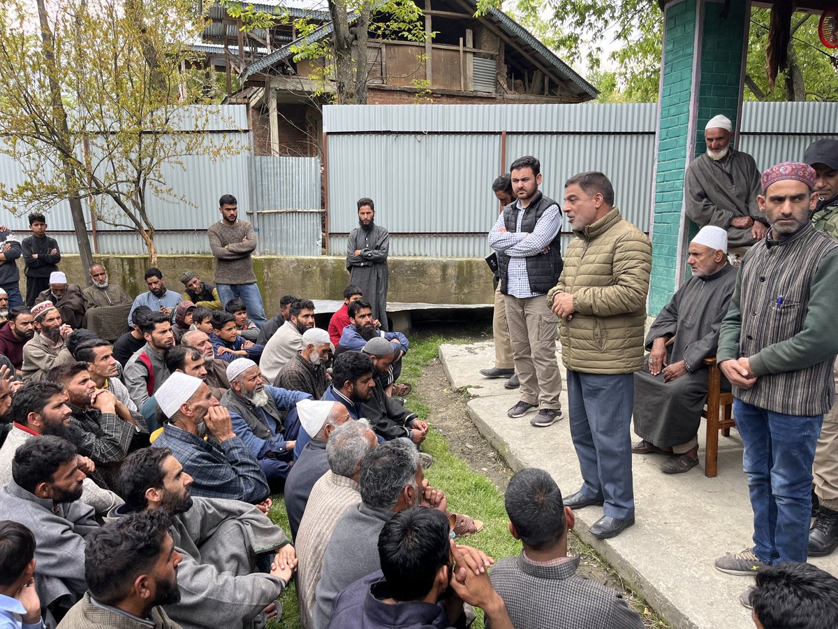 Nazir__Khan's tweet image. Addressed a mammoth gathering of my associates at Kanigund village in the #Beerwah constituency this afternoon. 

Beerwah is ready to send a voice to the parliament that resonates with the people of Kashmir.