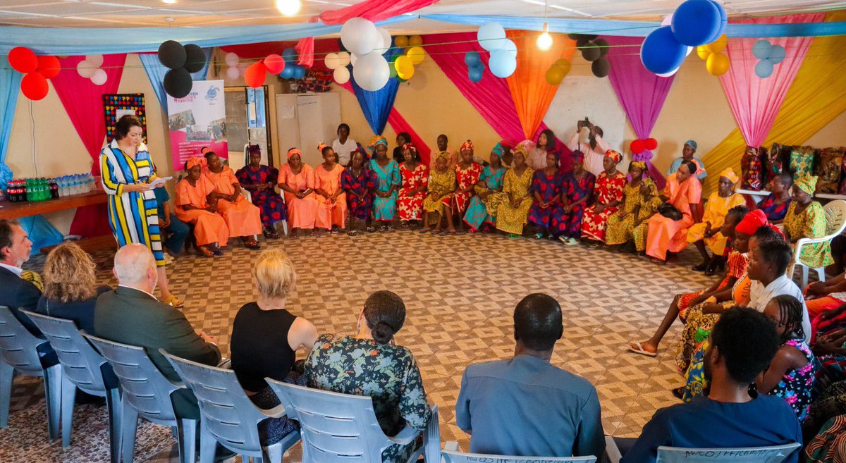 We celebrate the strength of 21 women being discharged from @AbWomensCentre after successful #fistula surgery. In collaboration with @MFAIceland, @mohs_sl & partners, we're helping women to reclaim their lives by supporting repair surgery & reintegration into communities.