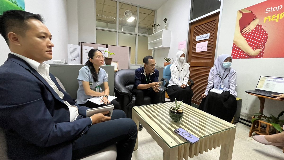 #UNFPAThailand visits the Home for the Destitute and #OSCC in Songkhla province and introduces Line OA @SoSafe Platform to address social issues. On April 30, 2024. #UNFPAThailand visited the Home for the Destitute of Songkhla province and discussed with the Social Welfare…
