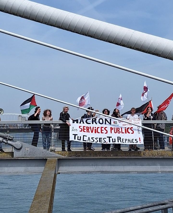 📣 Premier mai à Strasbourg !

L'AES était présente contre les extrêmes-droites et contre la casse du service public !

#strasbourg #1ermai