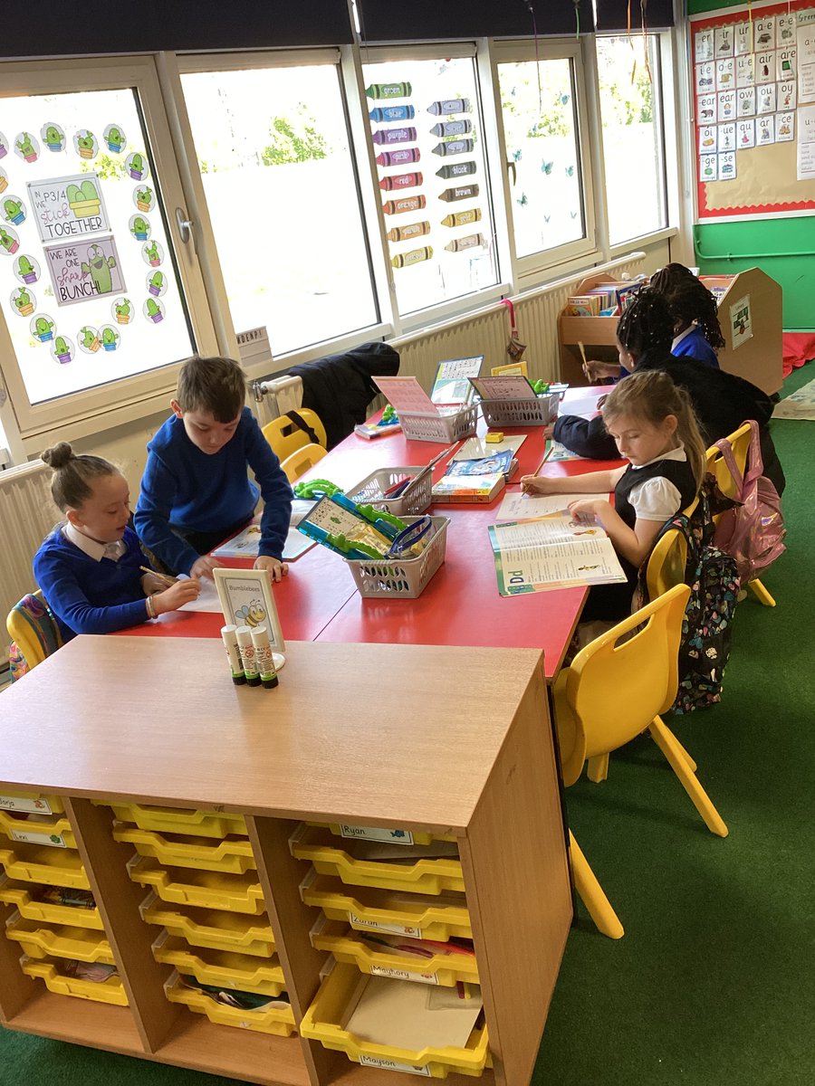 This morning we have been learning all about alphabetical order and how to use the dictionary properly 🔤📖@ @SMOSPrimary