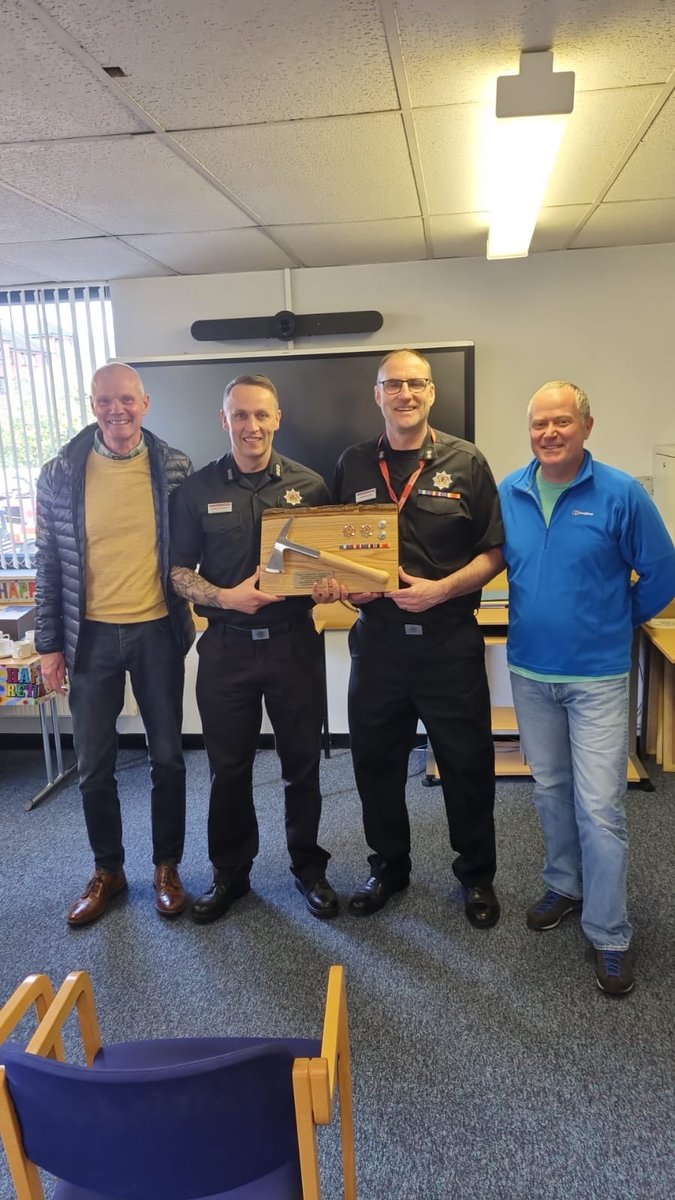 Congratulations to WC Alan Dickson on his retirement after 29 years service working at Cambuslang, Pollok, Govan and Castlemilk before finishing his career in CoG Training - All the best Alan and thanks for your great work over the years 🚒🔥👏