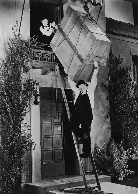 #SilverScreenBlack HQ is relocating! 🚚
Will be back by the end of June.
Stay safe and well, my friends;
and do let me know if you see any great films 😉

#LaurelAndHardy