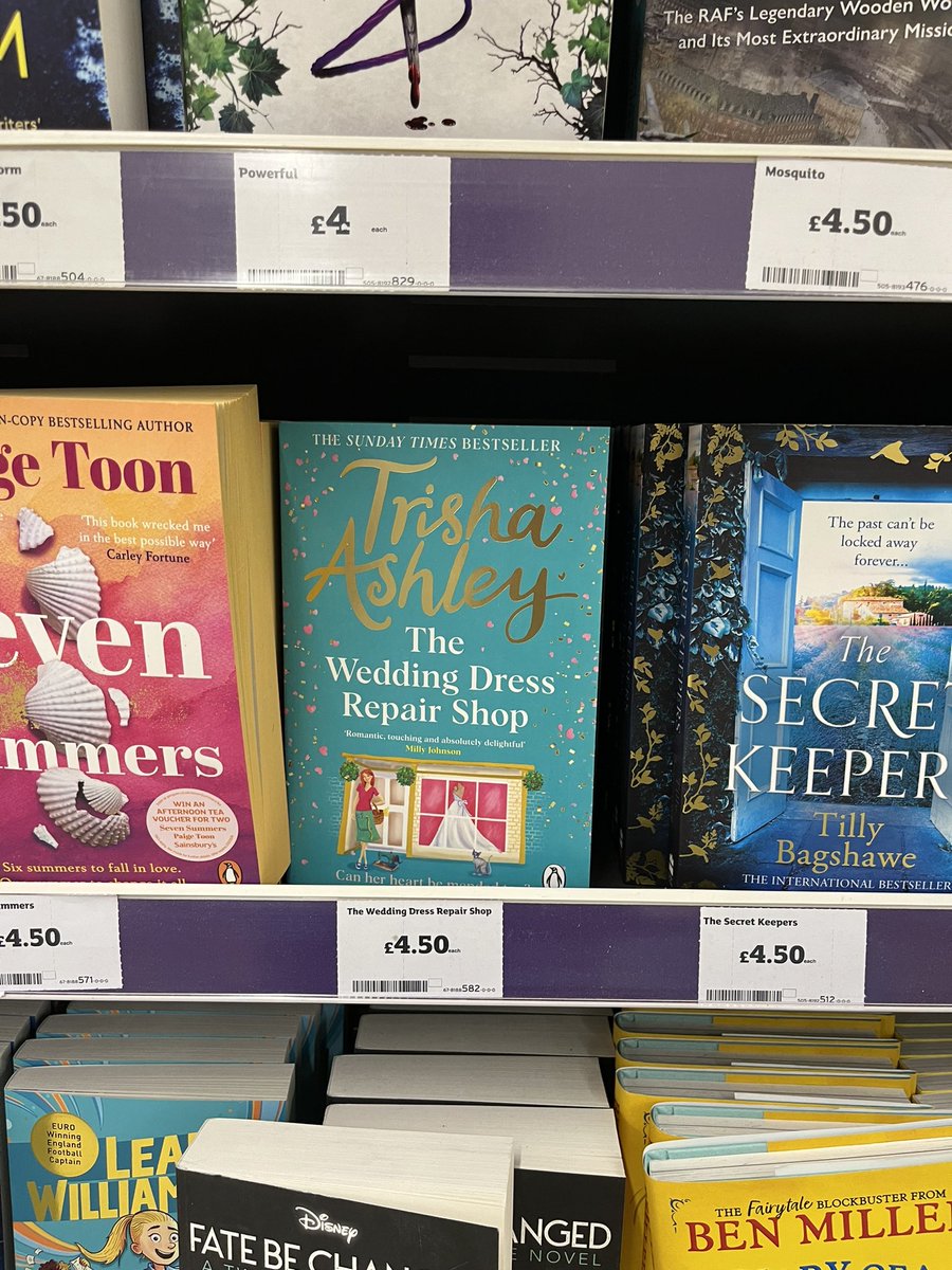 Spotted @trishaashley @PhillipaAshley & @Heidi_Swain looking good in my local Sainsbury. 📚❤️
#shelfie #RespectRomFic