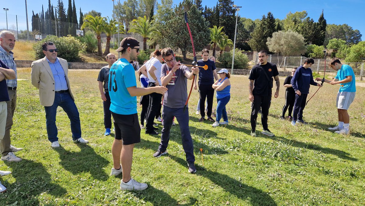 _Calvia's tweet photo. ¡Deporte inclusivo en Calvià!
Hoy, con la @FESAIB en el polideportivo Melani Costa
😃Jóvenes del municipio han descubierto el deporte adaptado
@DiscaEsports lo ha organizado para celebrar el Año Paralímpico
💪#InclusiónDeportiva #Calvià #fesaib 👇 https://t.co/oPVfVBaFrM
