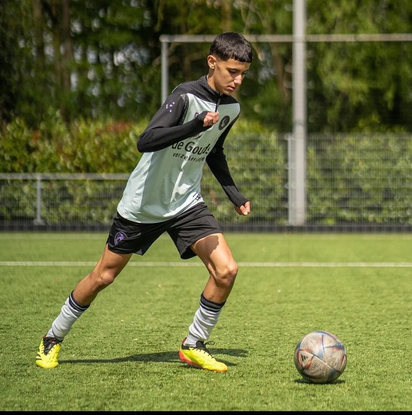 𝙉𝙀𝙒𝙎 | Marouane Bentaleb joins Ajax (U16) this summer! ✔️

» The defender plays for Sparta R’dam U15 this season and made his U16 debut already! He was also part of the Netherlands U15 and the Morocco U15 squad. 🦁👏

Welcome, Marouane! ⚪️🔴⚪️

#AjaxU16 #AjaxYouth