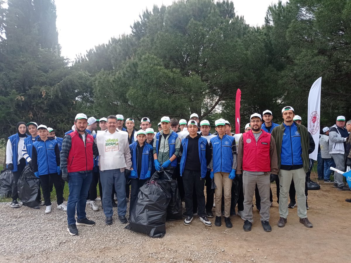 🌲🌳 Orman Genel Müdürlüğünün düzenlenlediği 'Orman Benim' Projesi kapsamında #MaviYelekli Gönüllü Gençlerimizle birlikte Kabakdere mevkiinde çevre temizliği etkinliğimizi gerçekleştirdik.. ✅ Çalışmaya katılan Gençlerimize çok teşekkür ediyoruz. #GSBBalıkesirBM75YılGM #GSBGM