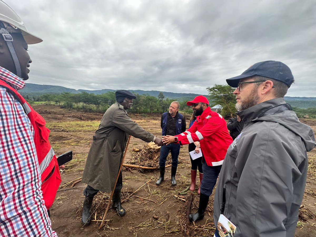 Our Secretary General, Dr. @IrshadIdris, is in Mai Mahiu with Daniel Ryan, Team Leader for Kenya’s @USAIDSavesLives, and @EU_ECHO’s Clement Cazaubon to stand in solidarity with those affected by the recent floods tragedy in the area. When the tragedy occurred, we were on the…