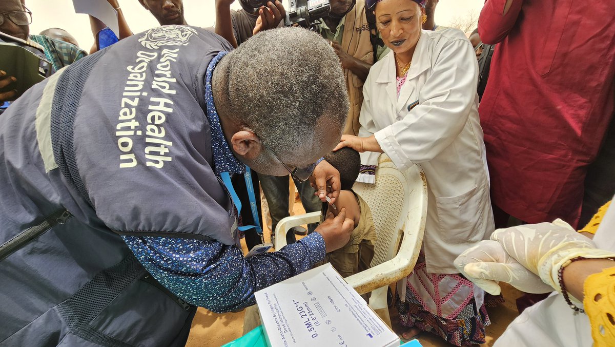 DrBenido's tweet photo. Congrats to #Niger on the launch of #menigitis vaccination campaign using #Men5CV, a new vaccine against all strains of meningitis. 900,000 people aged 1-19 years are targeted in the 5 districts in Niamey. Thanks to #ICG, @Unicefniger, @MSF for supporting this intervention. https://t.co/Y2o1skZjZo