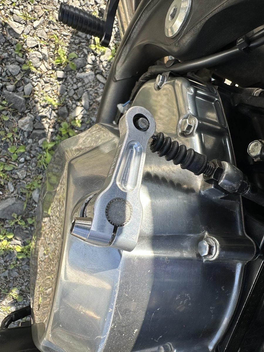 emikotao's tweet image. 娘もロードスターカスタム(笑
ステアリング持ってニコニコしてる写真ウケる🤣
蛙の子は🐸

私もZEPHYRカスタム？
クラッチが更に軽くなったぞ🤭
#bagusmotorcycle
#ZEPHYR750
#ZEPHYR