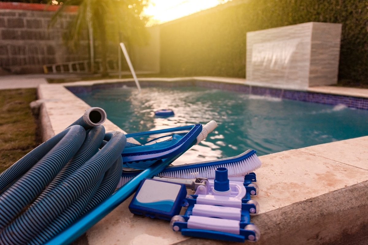 Desde la limpieza hasta el ajuste de químicos, te guiaremos a través de cada paso para asegurar que tu piscina esté perfecta y segura para sumergirse 🔗 intervap.com/es/actualidad/… #InterVapEuropa #Piscina #Pool
