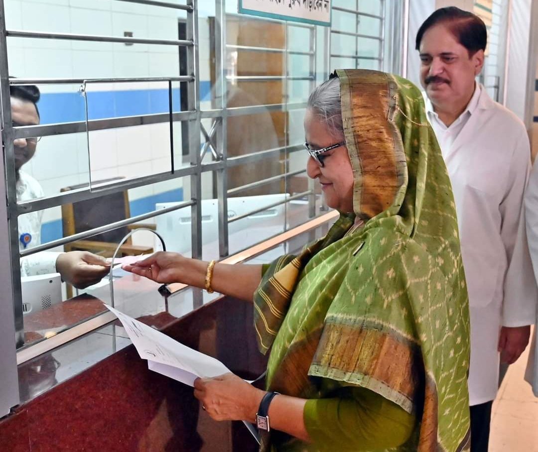 .@albd1971 President and Prime Minister #SheikhHasina on Friday morning received treatment at the National Institute of Ophthalmology and Hospital in the city's Sher-e-Bangla Nagar. The premier went to the hospital in the morning and received treatment by purchasing a Tk…