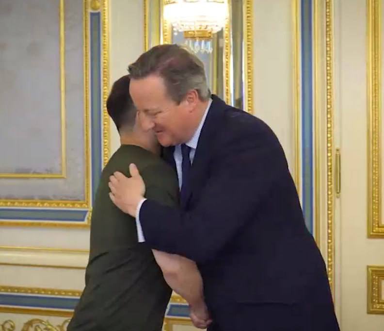Zelensky gives David Cameron a warm welcome