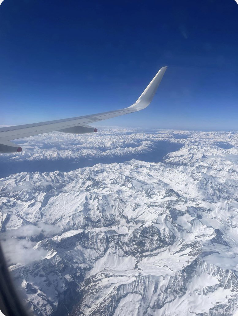 Some fab #wingfriday photos sent to me by my daughter flying on @British_Airways last week to Milan