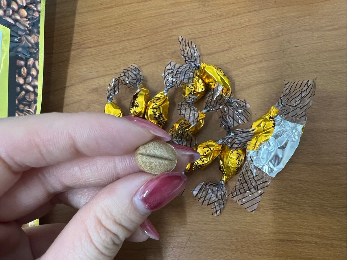 お菓子通の人はもう知ってるかも🥴🥴🥴？！
たべる珈琲やっとゲット出来たニャン😭👏👏

袋を開けた瞬間の珈琲の香りが最高ニャ🥺💕
美味しくてついついみんなにあげたくなるニャ😂👏👏
 #ハシドラ村ヤンおすすめお菓子
 #ハシドラ新商品紹介