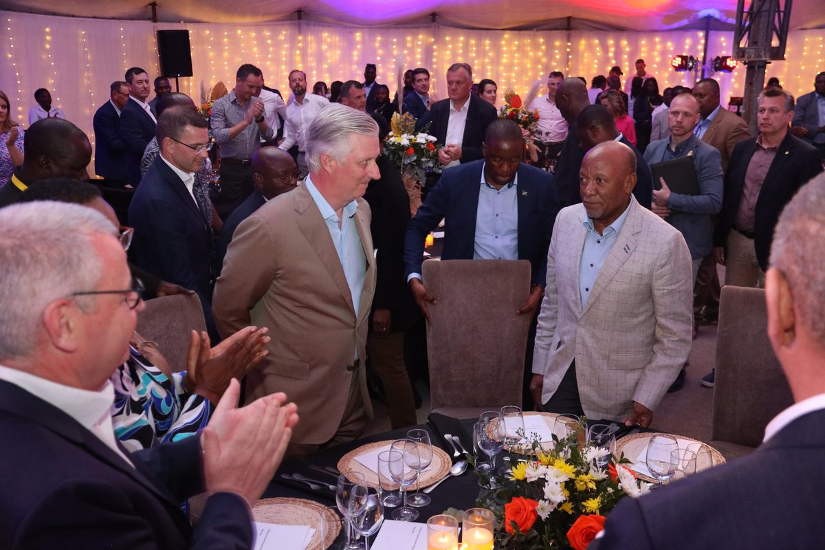 President @DrNangoloMbumba and His Majesty the #KingoftheBelgians engage in a light conversation at the dinner held in the Namib Desert in honor of His Majesty and his delegation.