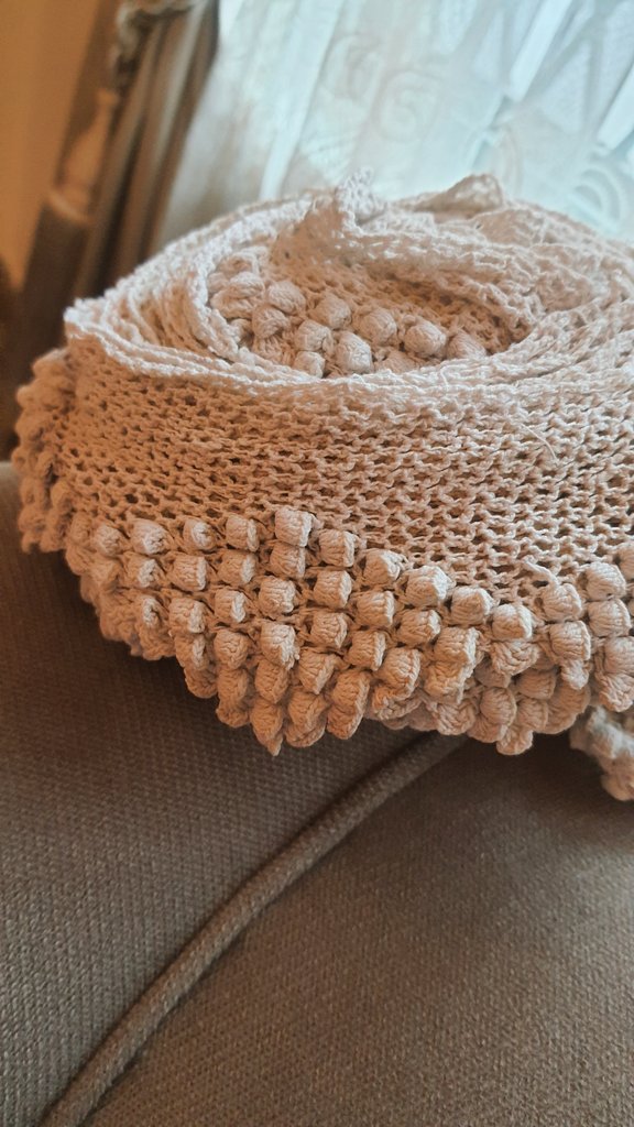 This crocheted lace which is atleast a 100 years old was made by my great grandmother. I'm getting it stitched on to a new bedspread😊