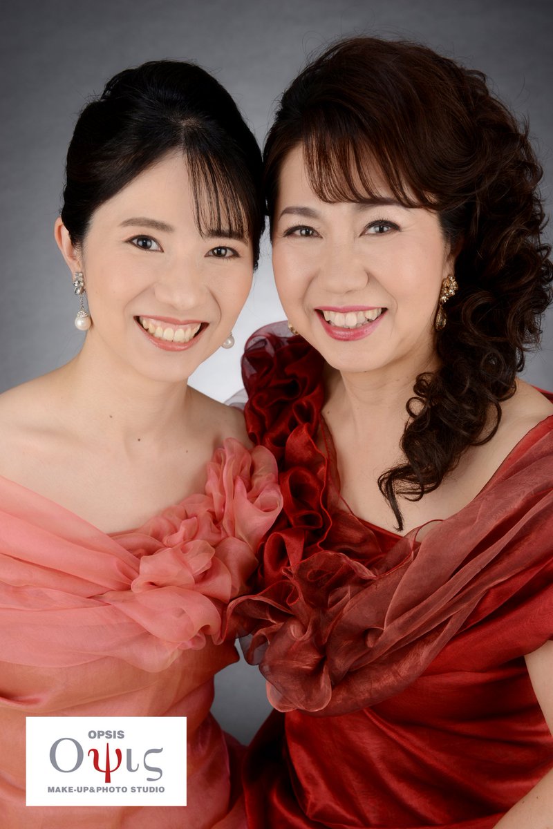 OpsisPhoto's tweet photo. オプシス大丸東京店です✨

お母様の還暦祝い🌹
「素敵な母娘フォトキャンペーン」
母娘お２人プランをご利用されました
お母様の還暦の赤ドレスに合わせてお嬢様はドレスの色を選びました。
本当はお母様お１人で撮影予定でしたが、HPで見付けて２人プランもあるならせっかくだしとお嬢様も撮影📸 https://t.co/IaJ1hH4Z3J