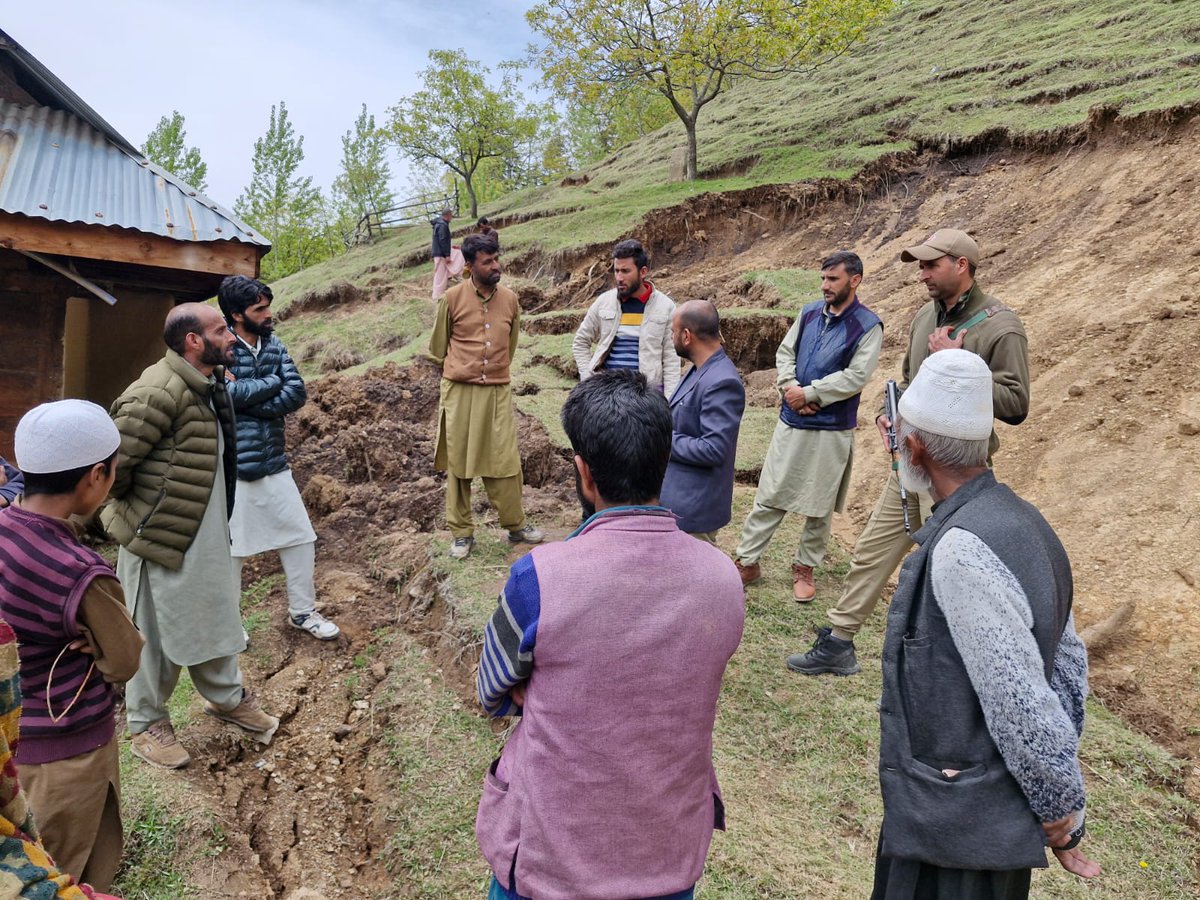 More than 20 families from PC and NC joined PDP from kachama village of trehgam constituency in presence of PDP Youth leader Javid Mir at kachama today.
#PDP
Mehbooba Mufti The People's Leader