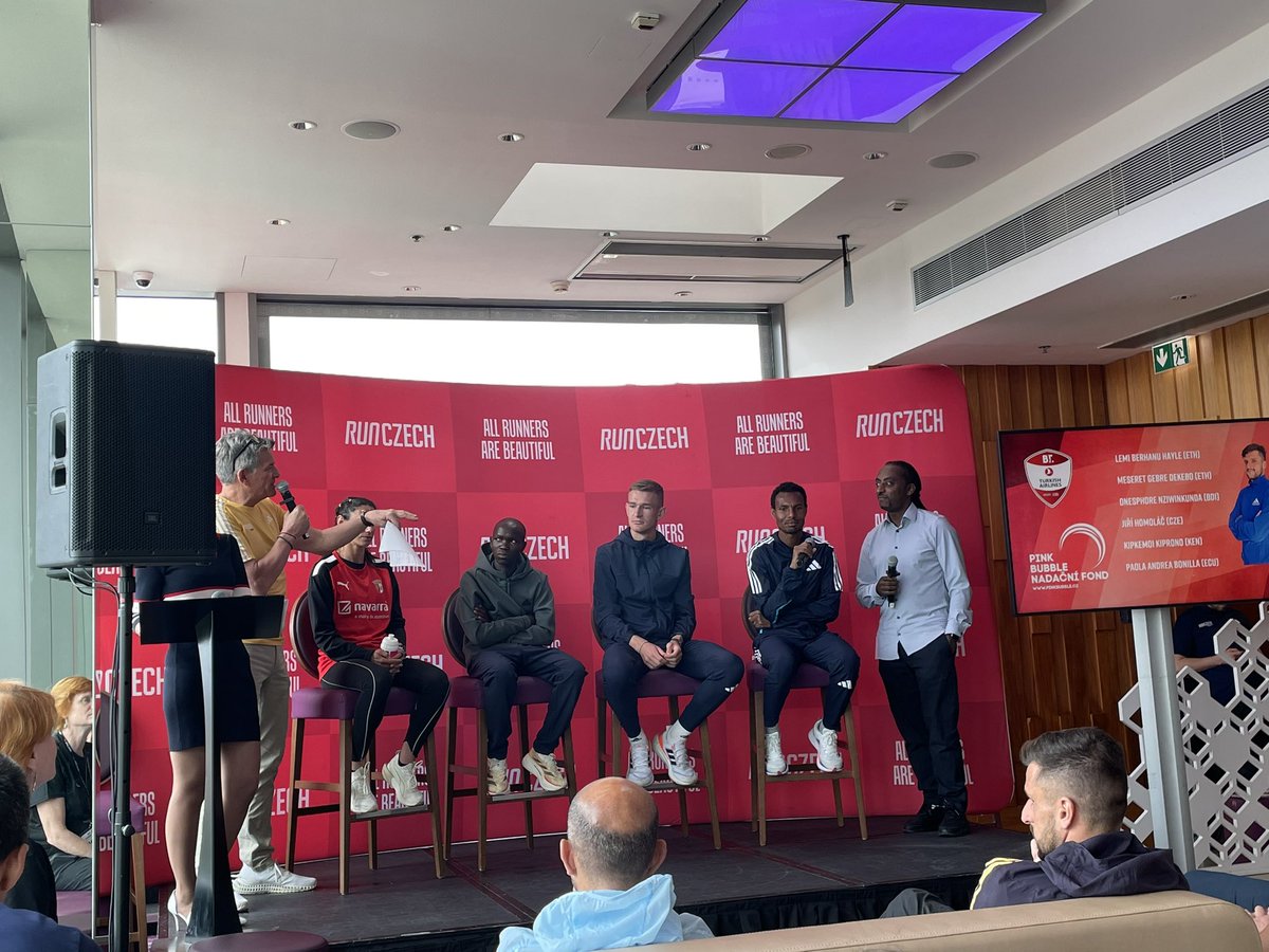 The four athletes on stage are: 🇵🇹 Solange Jesus (2:27:30 PB) 🇺🇬 Abel Chebet (Official debut) 🇨🇿 Patrik Vebr (Official debut) 🇪🇹 Lemi Berhanu Hayle (2:04:33 PB + 2016 Boston Marathon winner) They will each represent a team in “Battle of the Teams” - the aim to bring the…