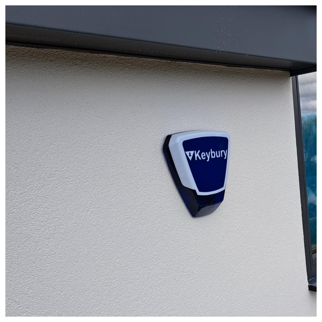 Shiny new bell box looking smart against the colour coordinated finish on this beautiful home. A clean looking, up to date alarm bell box on the outside of your property is a sign to intruders that you take your home security seriously. #beautifulhome #homesecurity #wharfedale