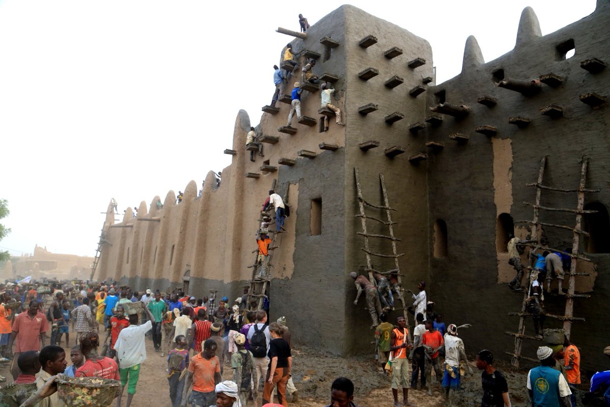 Hoy, #DíaMundialdelPatrimonioAfricano os contamos nuestro proyecto de ⚡️electrificación de la Gran Mezquita de Djenné: menos costes y mejor funcionamiento con 18 paneles fotovoltaicos➕sistema de baterías🔋 que le brindan autonomía energética. bit.ly/4drlOOU
#AECIDVerde