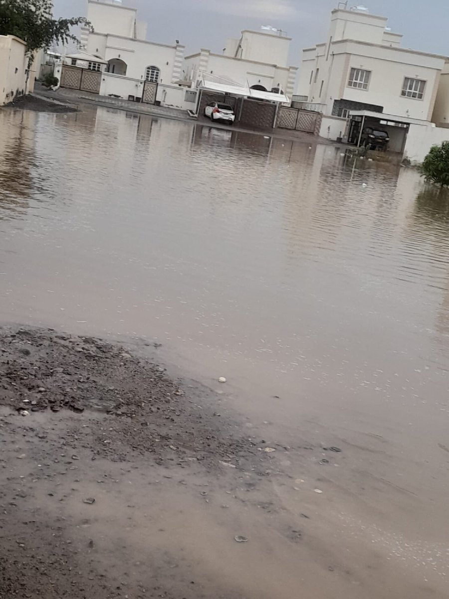 زيارة ميدانية لأعضاء المجلس البلدي، عبدالرحمن الهنائي وفدا البلوشي، وبرفقة سعادة علي العامري عضو الشورى في مناطق السيب للوقوف على الأضرار وتجمعات المياه التي نتجت عن منخفض الاكرام، وتم التنسيق مع الأخوة في بلدية #السيب للمعالجة وشفط المياه عبر الصهاريج
#اخدود_الإكرام 
#يحدث_الآن