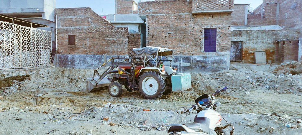 rajeshsinghch11's tweet image. भूमाफिया द्वारा सरकारी तलैया को जमीन पर कब्जा करते हुए मुसलमान लोग सत्ता के लोगों का संरक्षण है इनको 
 उप जिलाधिकारी साहब को सूचित किया था कल पर कोई कार्रवाई नहीं हो रही है
 करवाई रुकवाने की कृपा करें 
@112UttarPradesh @adgzonekanpur @igrangekanpur @dm_kannauj @myogiadityanath