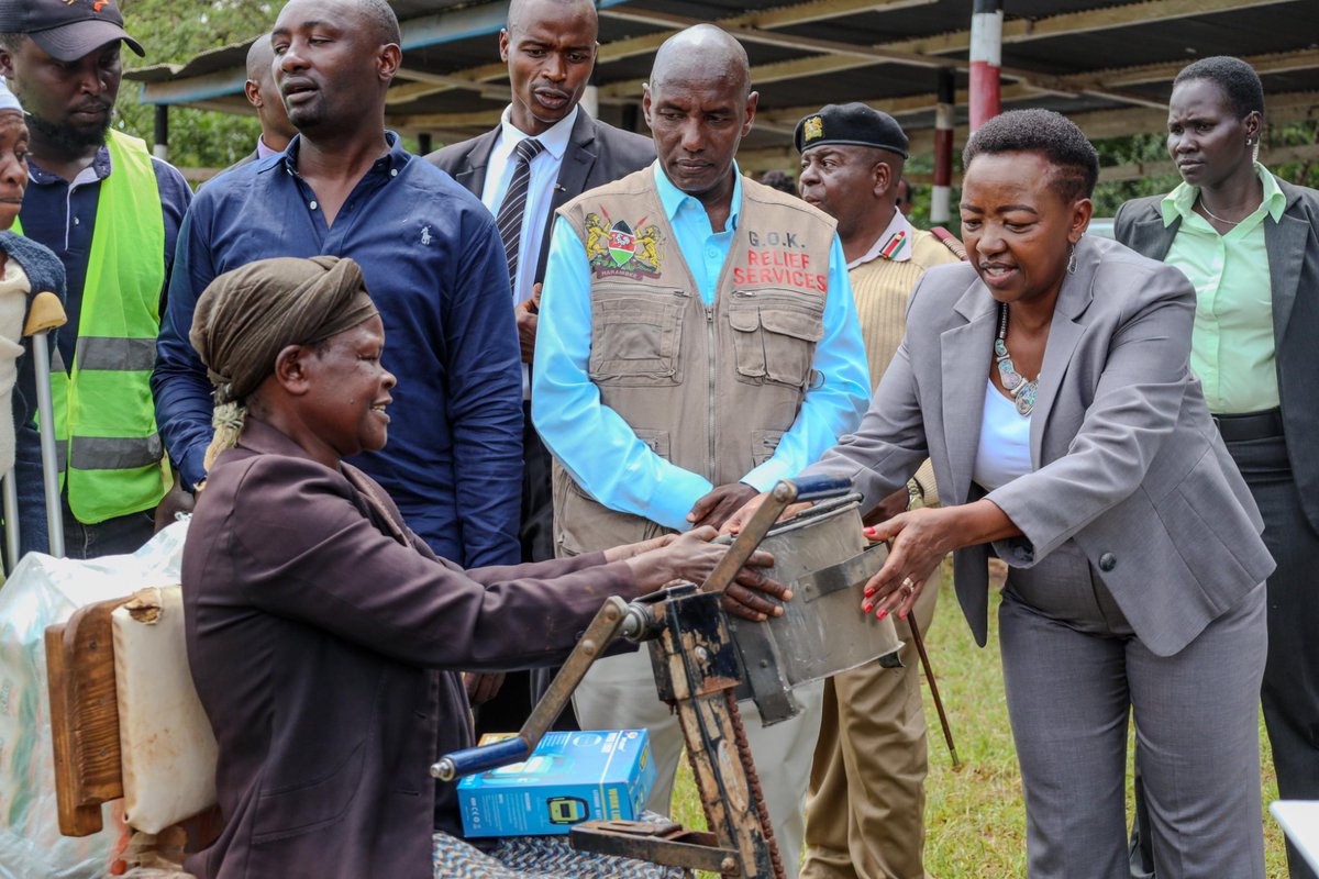 First Lady, Mama Rachel Ruto Provides Relief in Thika West Sub County: Mama Rachel Ruto this morning visited several flood-affected areas within Thika West Sub County, extending condolences and offering vital assistance to affected families. Accompanied by CS Malonza and PS…