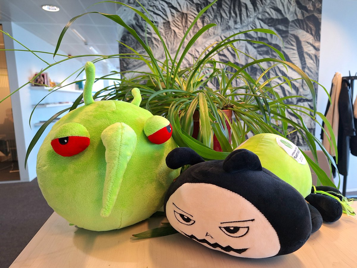 Thrilled to share that #Pesty participated in #CPM18 and had a fruitful meeting with Mr. Nico Horn, Director-General at @EPPOnews, who introduced Pesty to their very own Beastie the Bug (@bug_beastie).

They have now become inseparable! What a dynamic duo for #PlantHealth!