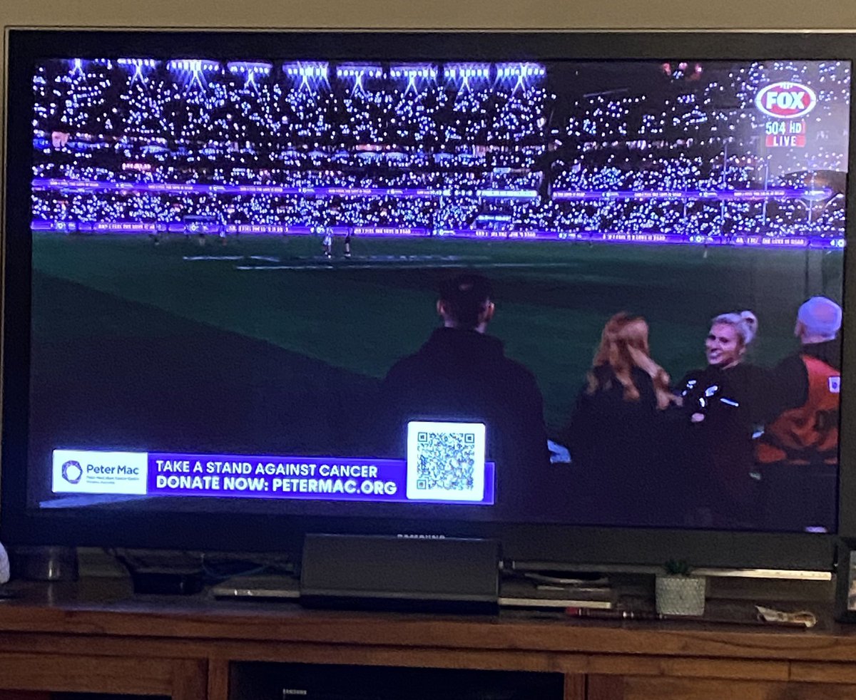 Such a touching tribute watching on from the comfort of my couch, I can only imagine how it would have felt being there. @AFL helping raise critical funds for @PeterMacCC. #petermaccup #CancerResearch #CancerAwareness #Everydaycounts #MakeADifference
