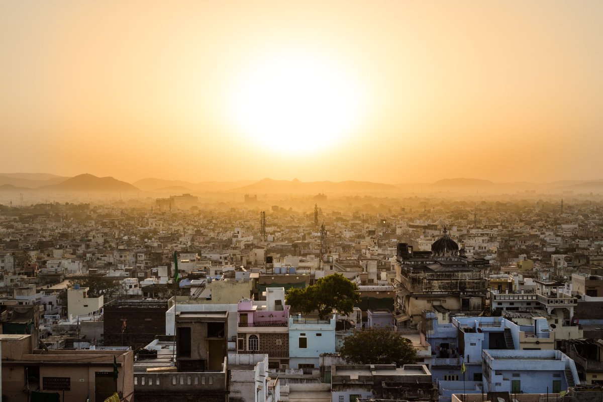 As temperatures continue to soar, find out how ICLEI South Asia is enabling heat resilience across the region. From early warnings, cooling frameworks to robust heat action plans, we're helping cities gear up to tackle climate challenges. 🔗Read more: bit.ly/4b0prdb