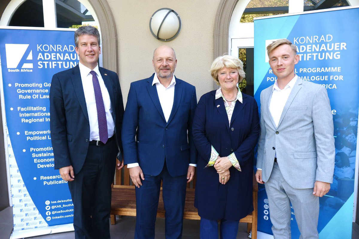 The KAS office in #Johannesburg hosted former federal minister of the German Bundestag, Prof. Monika Grütters. Dr. Dix, Dr. Wiedenroth & 
Jesko von Samson joined MP. Grütters to discuss the political situation in South Africa & the foundation’s work in promoting #democracy.