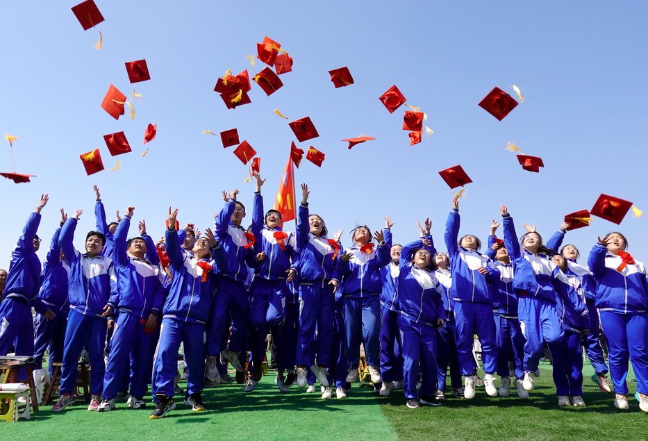 President Xi Jinping has called on the young people in the new era to strive to write their youthful chapter of shouldering responsibility for #Chinesemodernization in his messages for Chinese youth ahead of China's #YouthDay, which falls on Saturday.