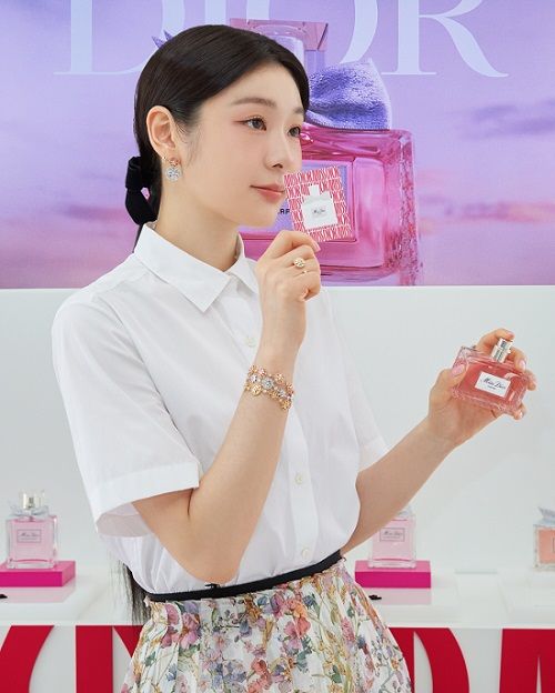 크리스챤 디올 뷰티, NEW 미스 디올 퍼퓸 프레젠테이션

#김연아 #yunakim #DIORBEAUTY #디올뷰티 #디올향수 #미스디올 #MissDior #LoveOutLoud #MissDiorParfum #DiorParfums