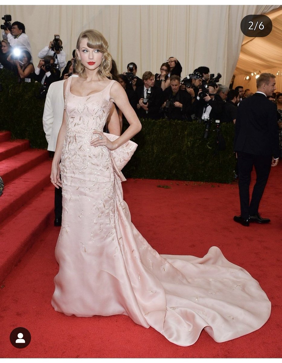 Taylor Swift wears Oscar De La Renta Couture